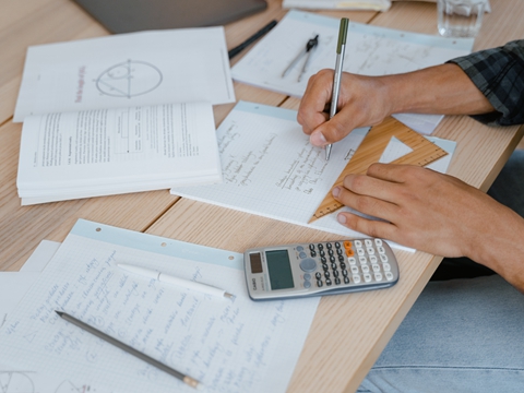 外貿(mào)企業(yè)必備：代理進出口服務類型與核心問題解析